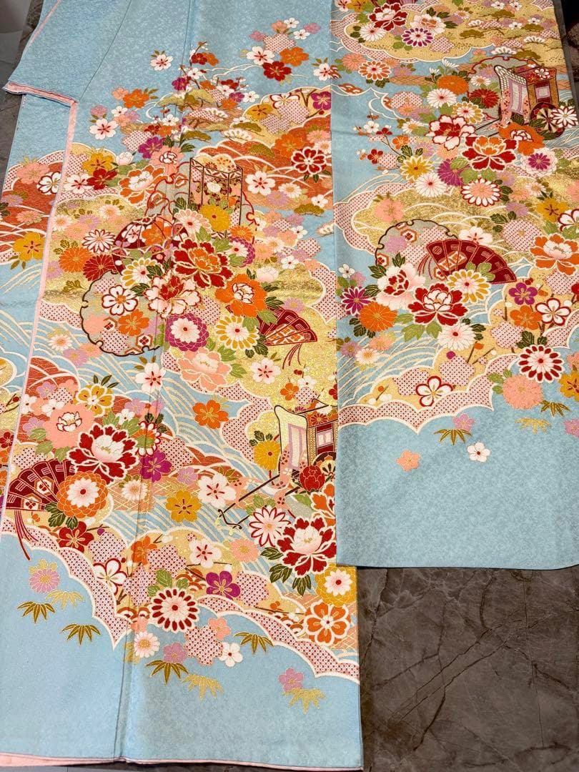 正絹　金駒刺繍銀通し貝桶に御所車模様振袖　水色　古典柄正統派がお好みの方に