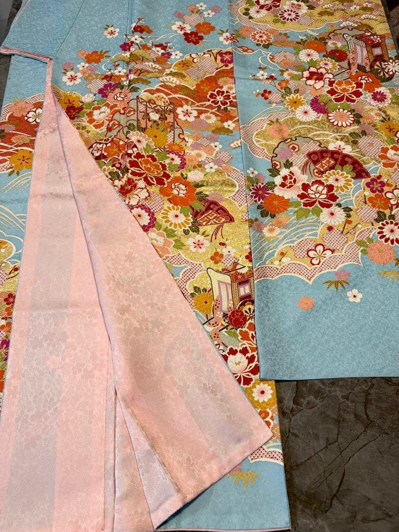 正絹　金駒刺繍銀通し貝桶に御所車模様振袖　水色　古典柄正統派がお好みの方に