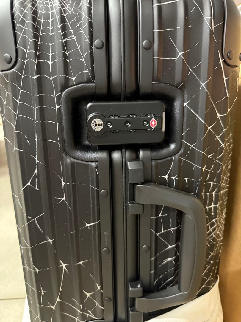 新品未使用 Supreme RIMOWA 49L 伊勢丹　シリアル　シュプリーム