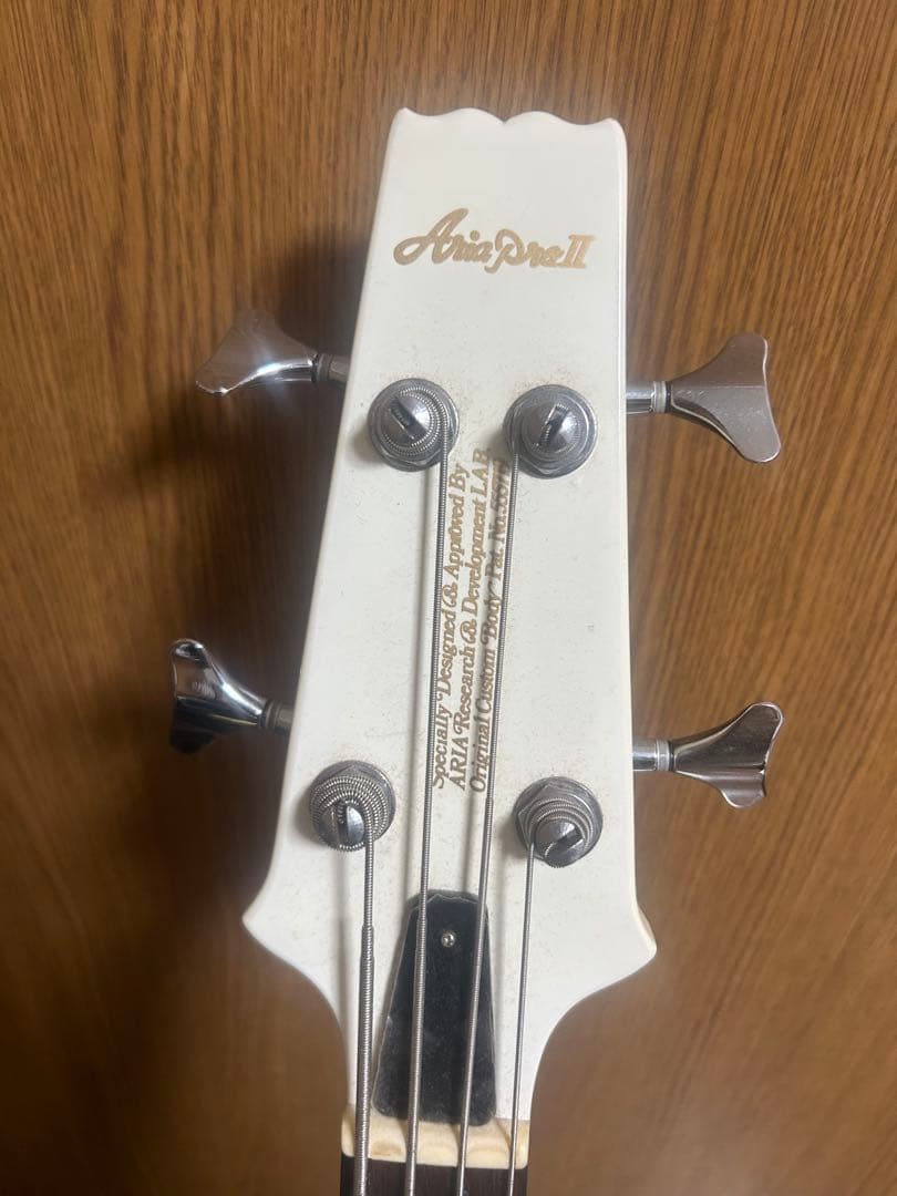 AriaproII エレキベース ホワイト