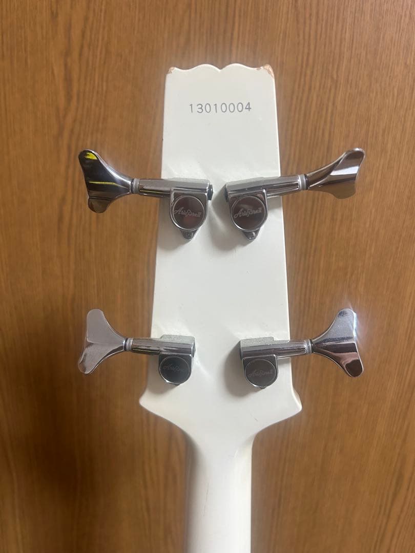 AriaproII エレキベース ホワイト