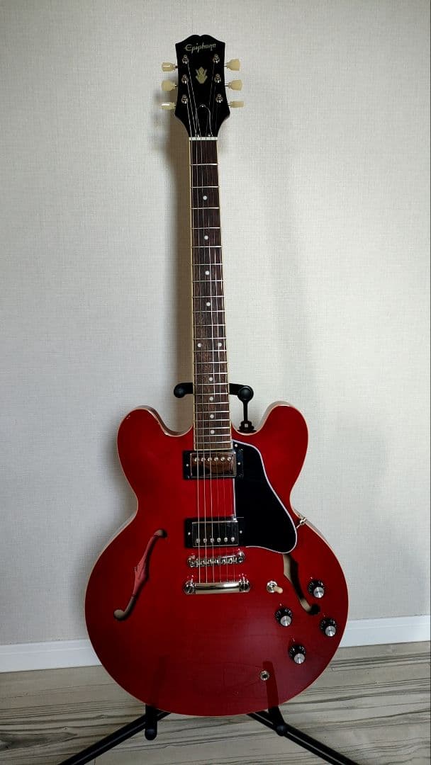 エピフォン　Epiphone Inspired by Gibson ES-335