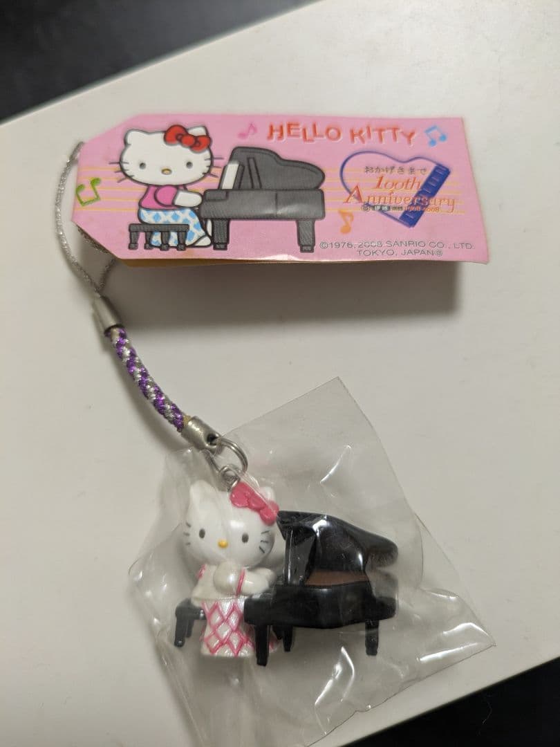 伊藤楽器　100周年記念　ハローキティー