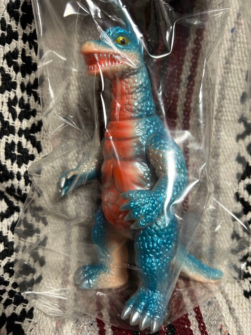 ブルマァクの怪獣シリーズ★アーストロン Gカラー帰ってきたウルトラマンに登場