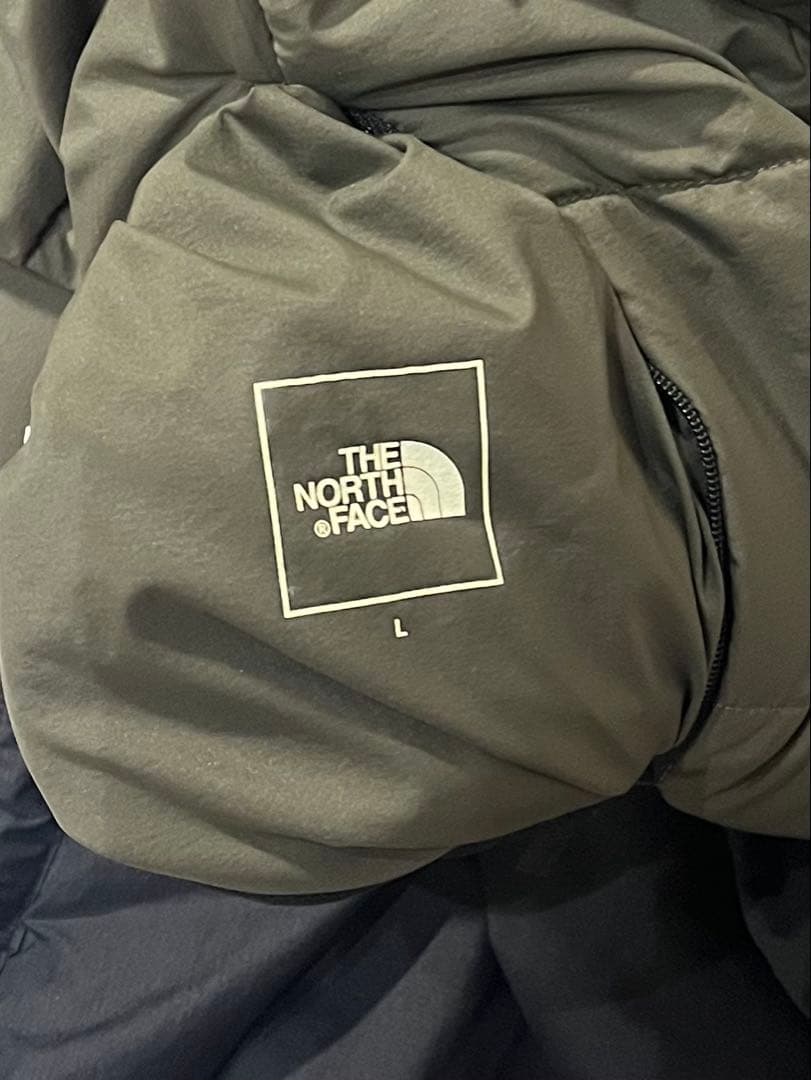 THE NORTH FACE　機能的なリバーシブル保温フーディジャケット