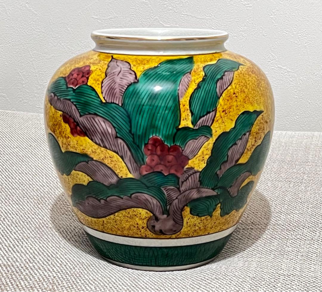 九谷焼き 手描き陶器の丸型壺 ツボ 角福印