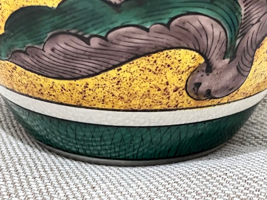 九谷焼き 手描き陶器の丸型壺 ツボ 角福印