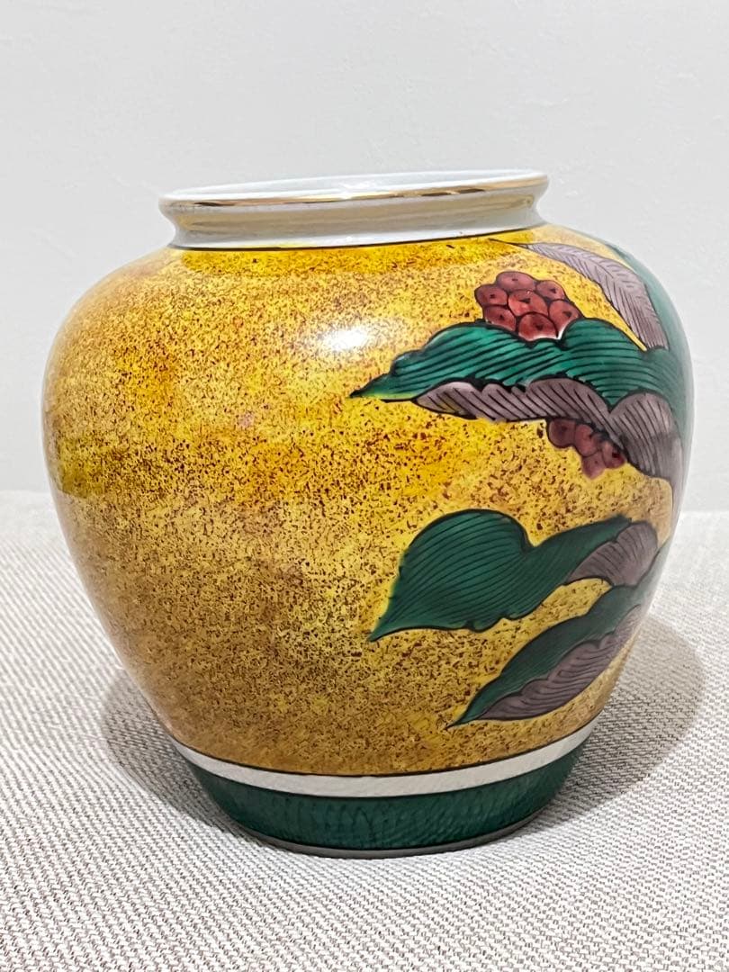 九谷焼き 手描き陶器の丸型壺 ツボ 角福印