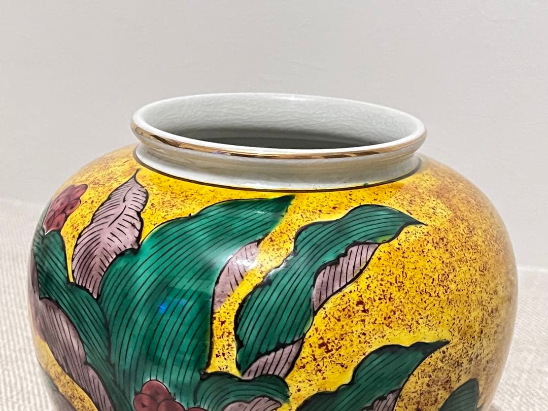 九谷焼き 手描き陶器の丸型壺 ツボ 角福印