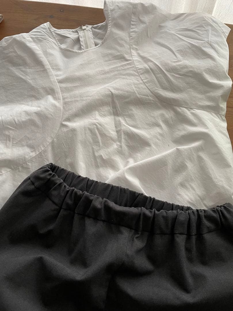 美品　ミズイロインド　チャコールグレー　綺麗目に履けるサルエルパンツ