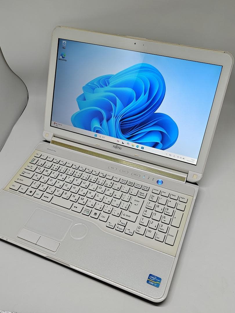 【FUJITSU】爆速 Core i7/新品SSD128GBノートパソコン F1