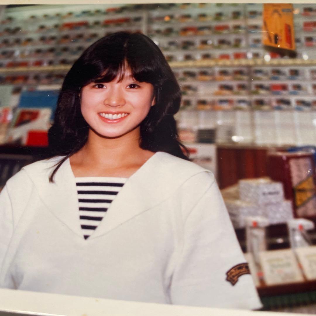 激レア　中森明菜　親衛隊ワッペン　ステッカー　生写真　ポストカード　切り抜き　他