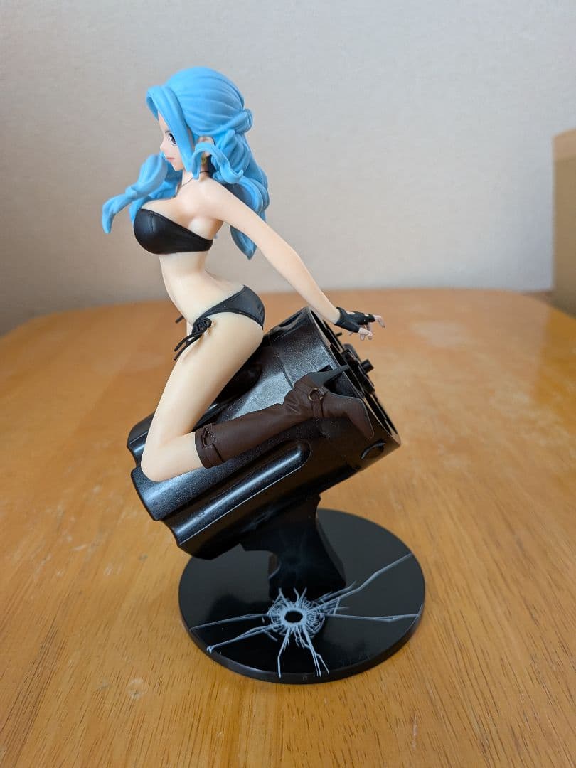 ワンピース　フラッグダイヤモンドシップ　　ペローナ・ビビ　フィギュア