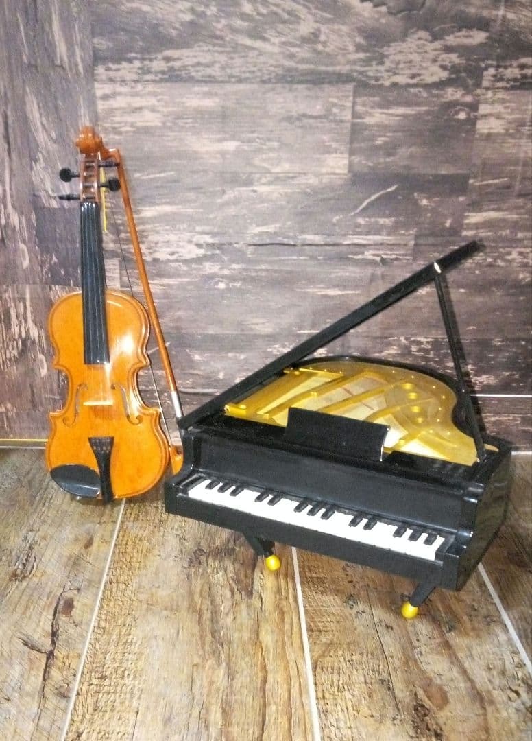 （美品）置物　バイオリンとピアノ　音楽　クラシック　演奏　弦楽器　鍵盤楽器