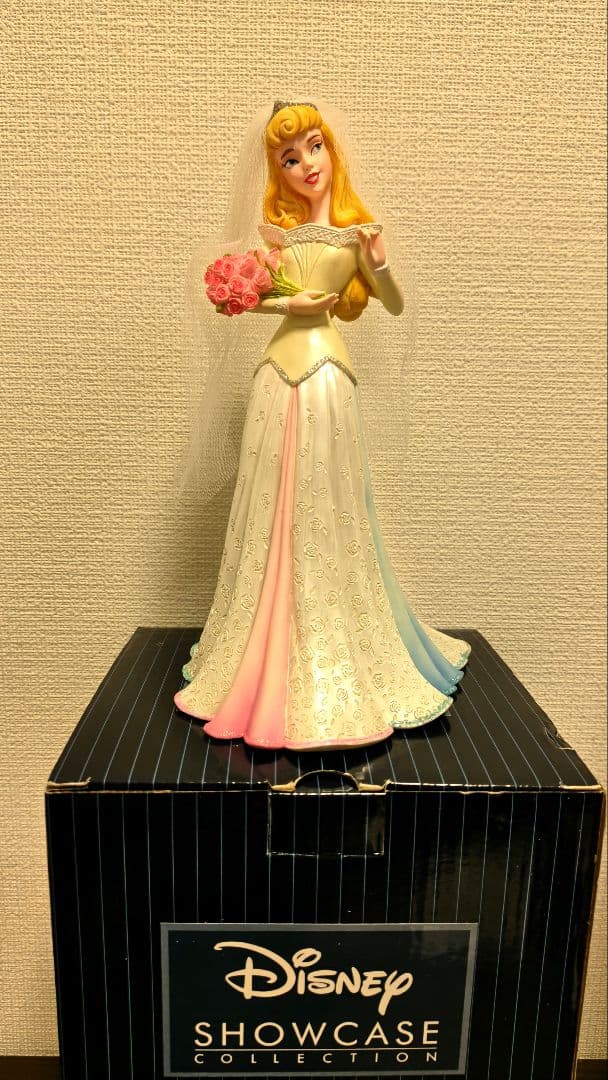 眠れる森の美女　オーロラ姫フィギュア　ショーケースコレクション