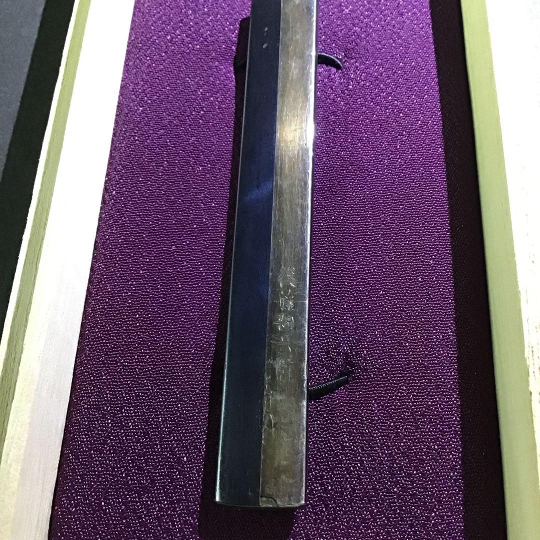 小柄　四分一地　裏地銀四分一分け　赤銅毛彫「鶯図」　後藤勘兵衛演乗在銘　保証