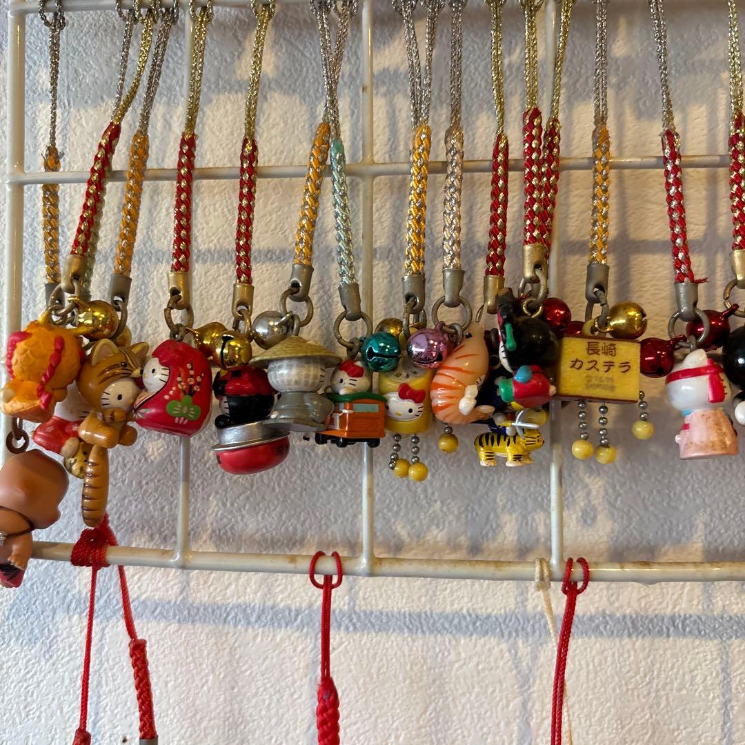 キューピーとキティのストラップ　九州メインのキャラクター　ご当地ストラップ