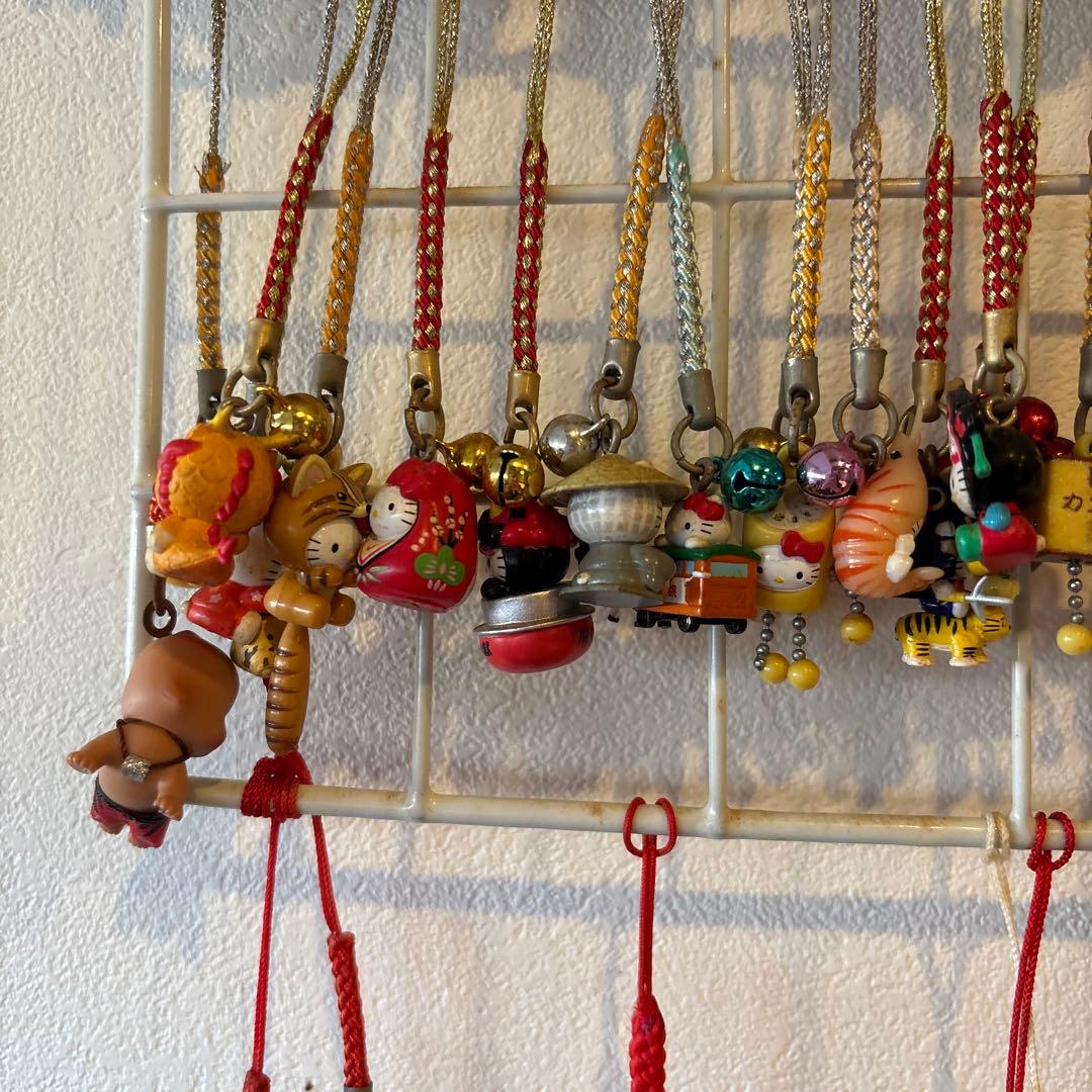 キューピーとキティのストラップ　九州メインのキャラクター　ご当地ストラップ