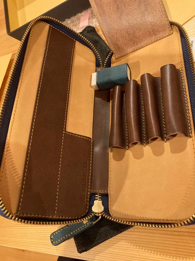 バハギア　ペンケース　ラウンドジップ型　プエブロ　オルテンシア