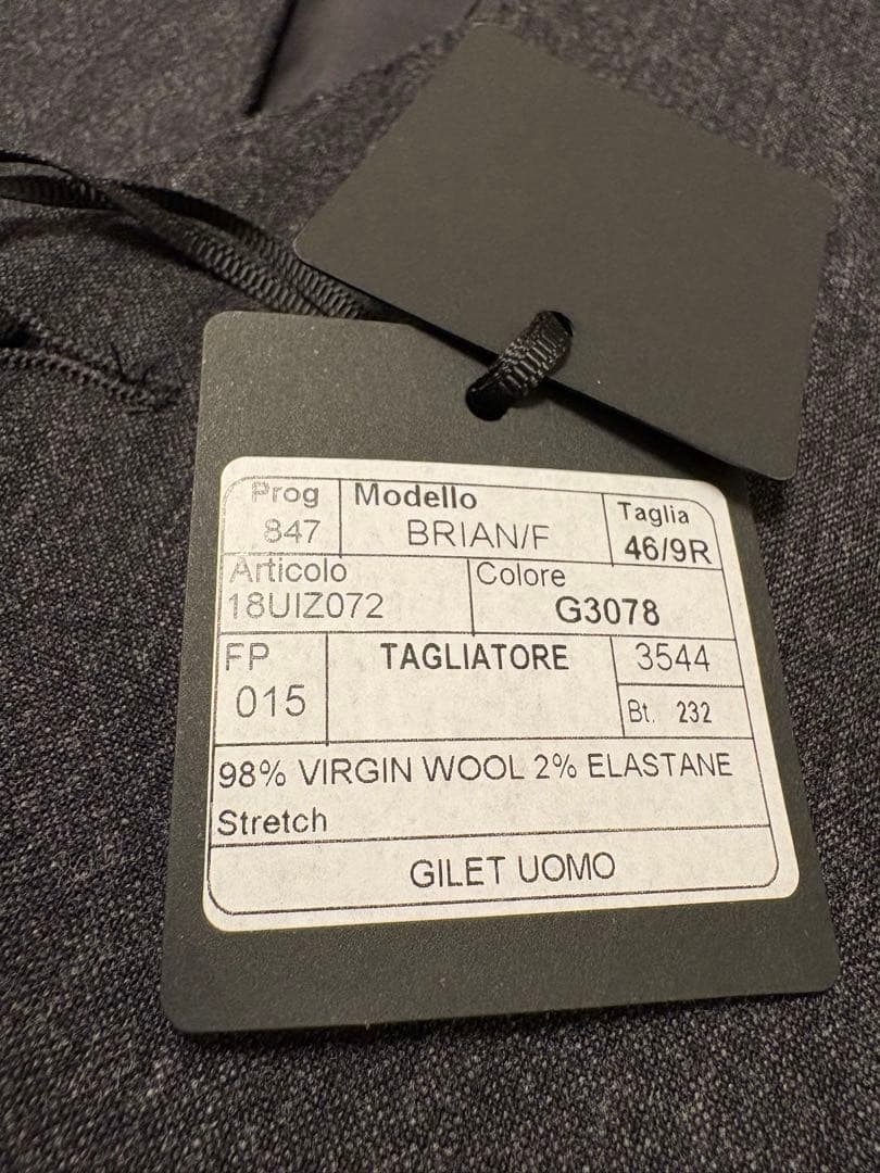 【新品未着用・タグ付き】タリアトーレストレッチウールジレ ブライアン グレー46