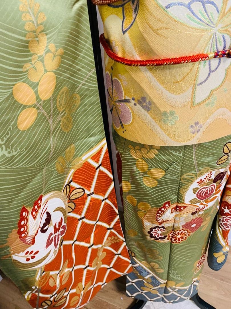 振袖フルセット駒刺繍　花蝶丸文　金彩　正絹