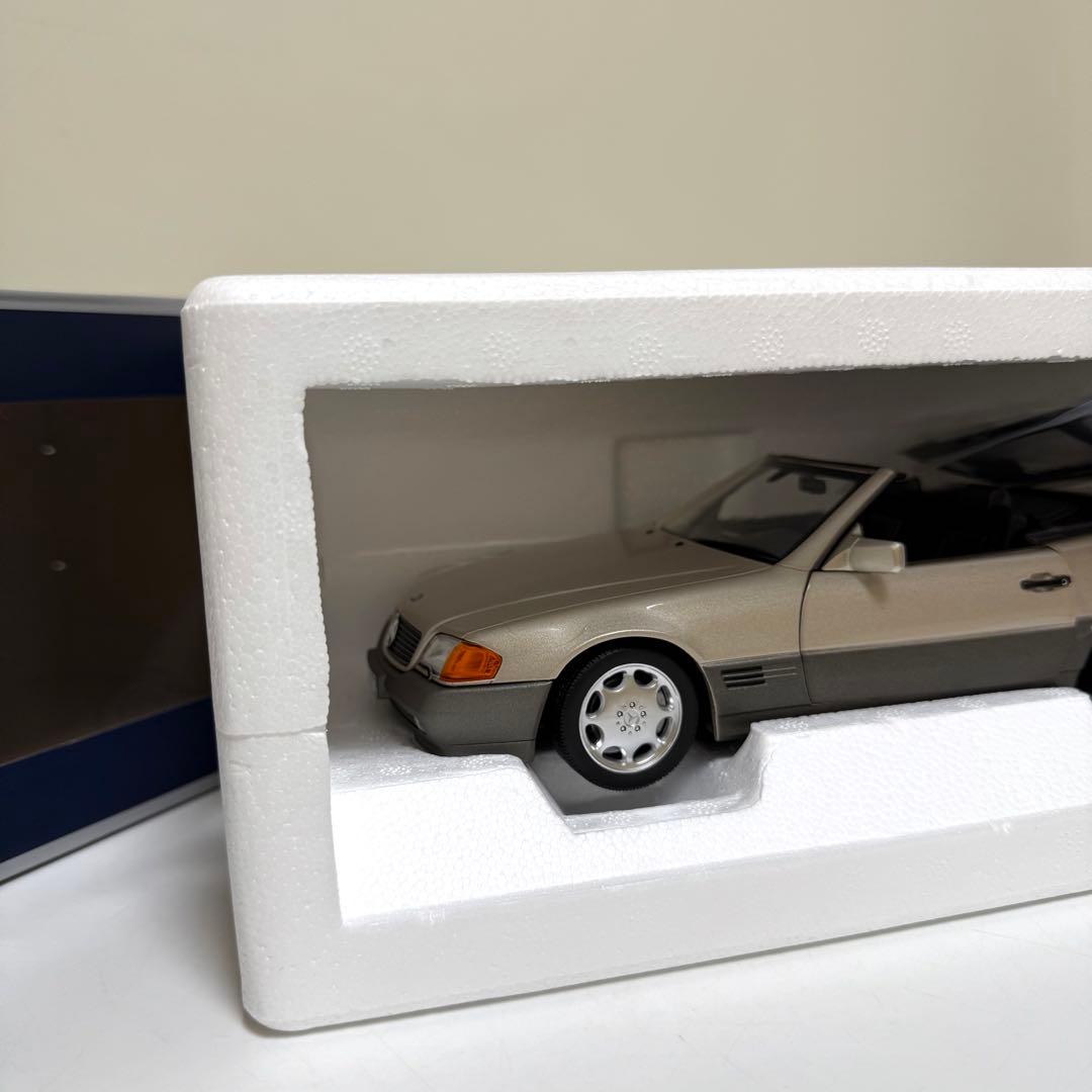未使用　ノレブ 1/18 メルセデスベンツ 500SL 1989スモークシルバー