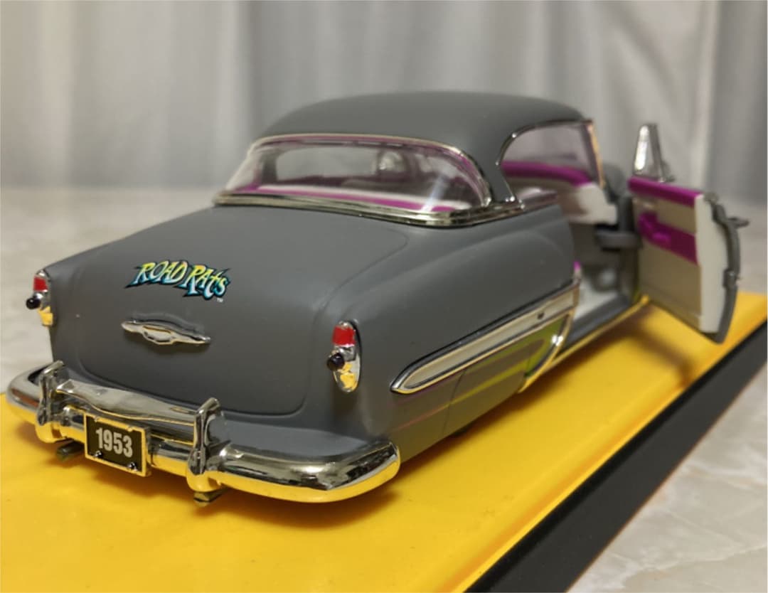 ダイキャスト　Von Dutch  ‘53ベルエア　‘51マーキュリー　洋書レア