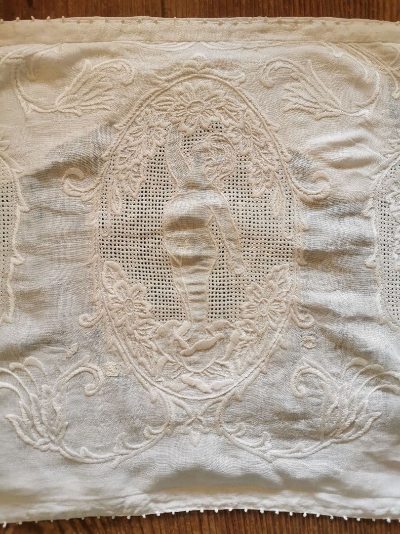 アンティークイタリア ブラットレース 花園の天使 白糸手刺繍クッションカバー