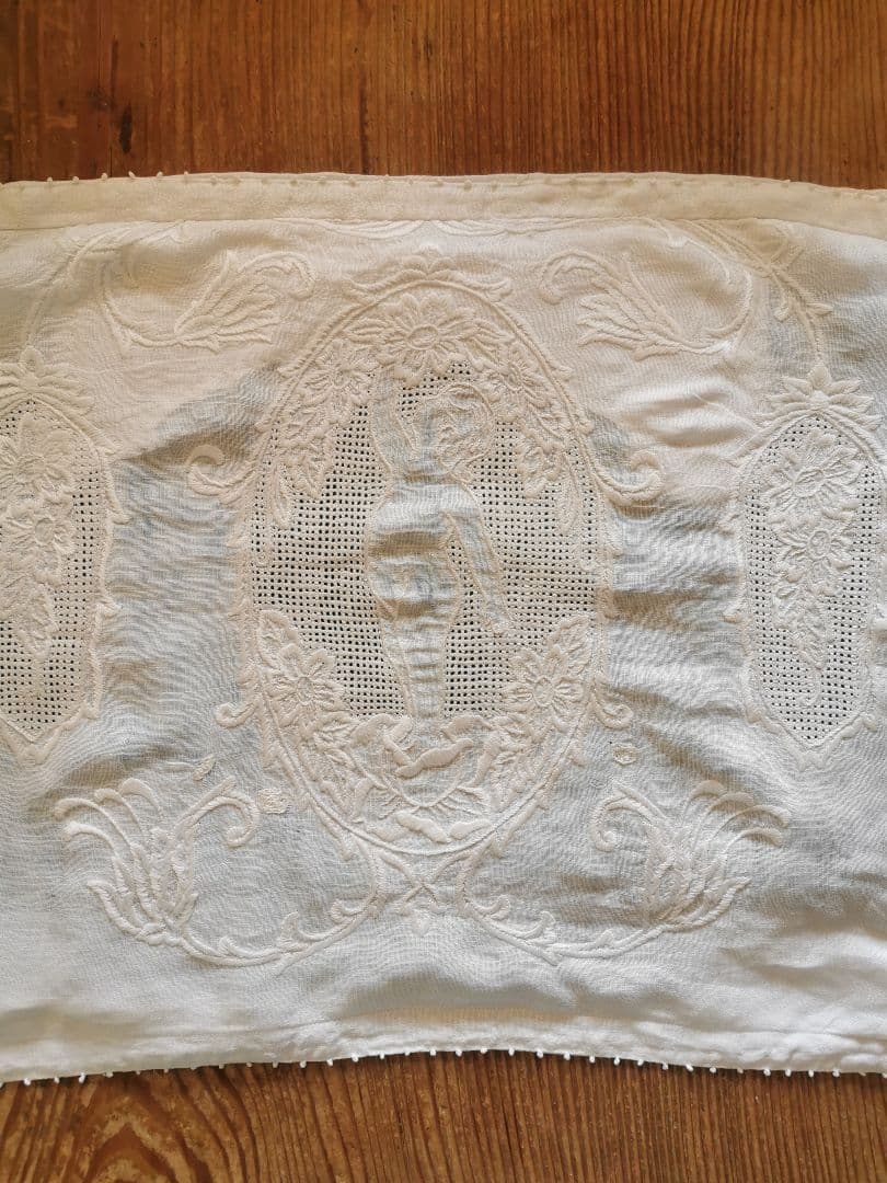 アンティークイタリア ブラットレース 花園の天使 白糸手刺繍クッションカバー