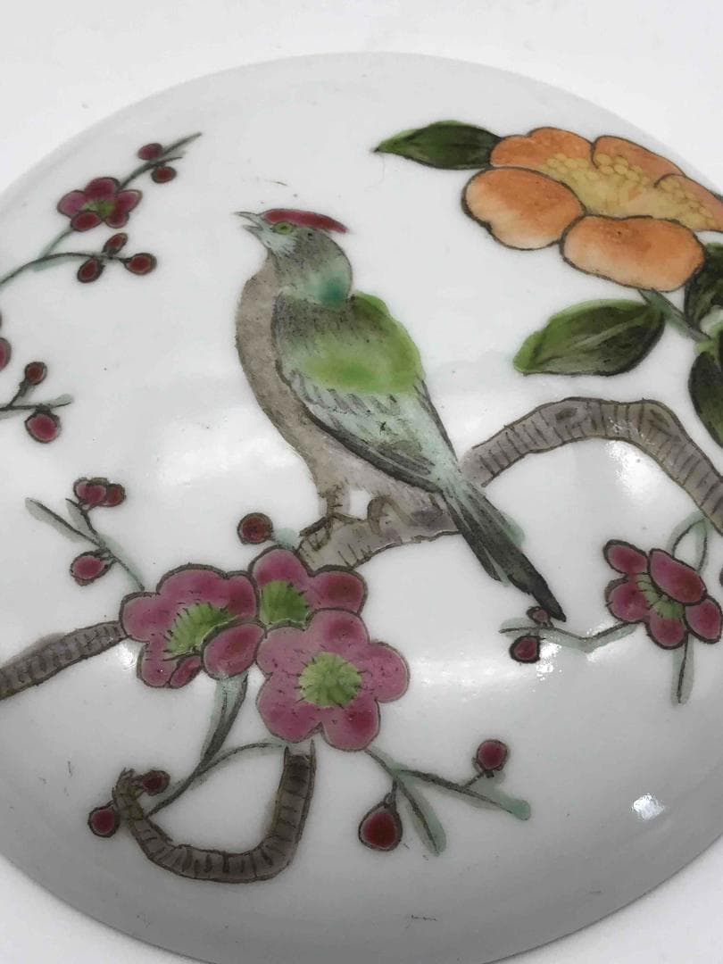 清乾隆時代　粉彩花卉吉祥鳥文香盒 印泥合子　香合　【乾隆年制】(F-45)