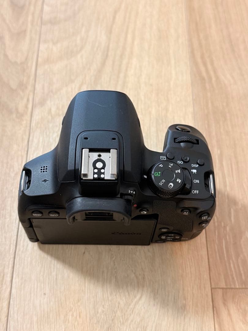 Canon EOS Kiss X10i 本体 + バッテリー・充電器