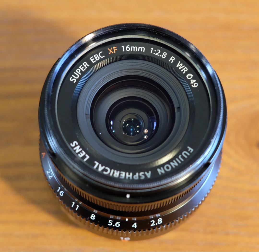 富士フィルム•単焦点レンズ【XF 16mm F2.8 R WR •純正フード付