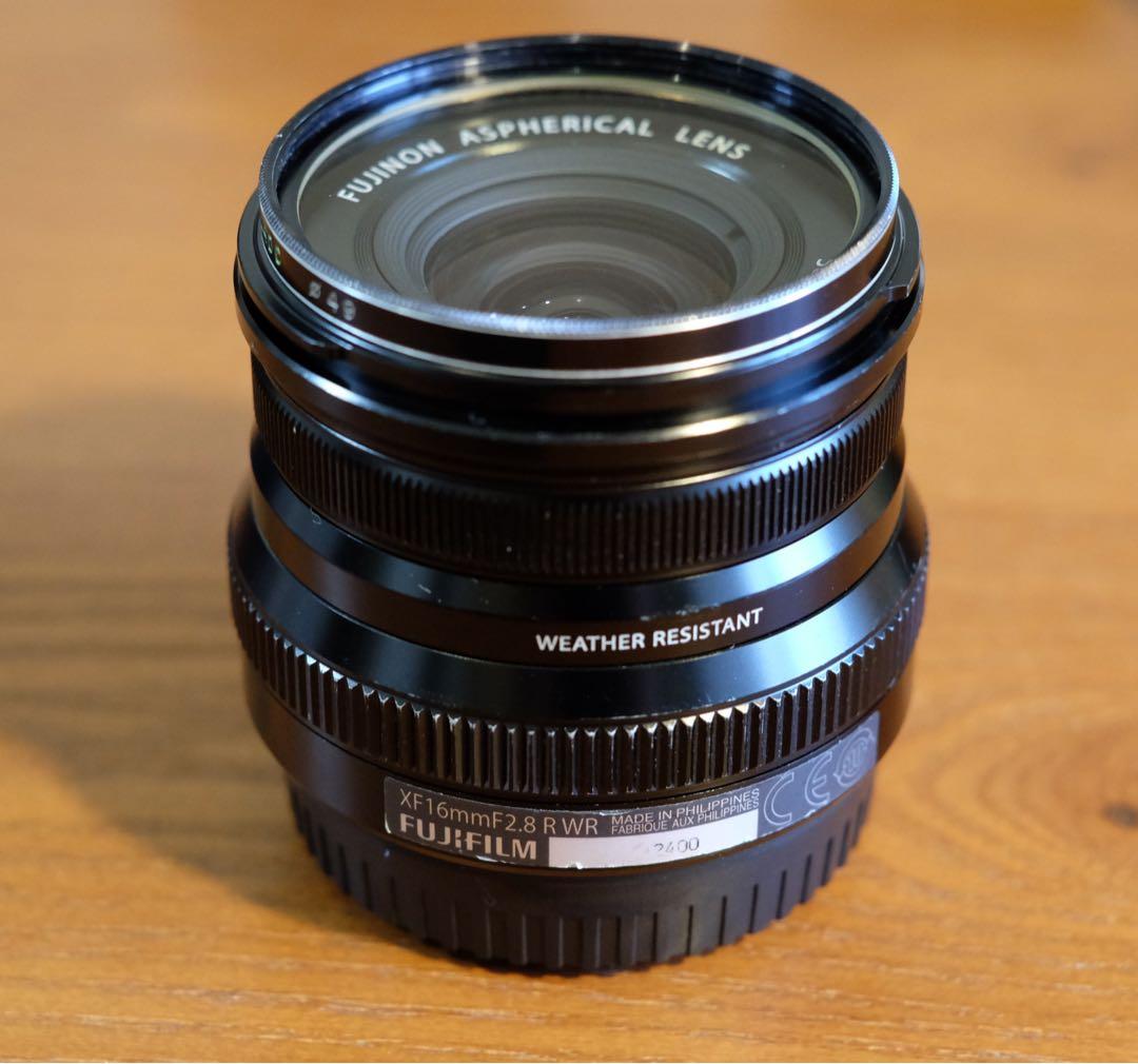 富士フィルム•単焦点レンズ【XF 16mm F2.8 R WR •純正フード付