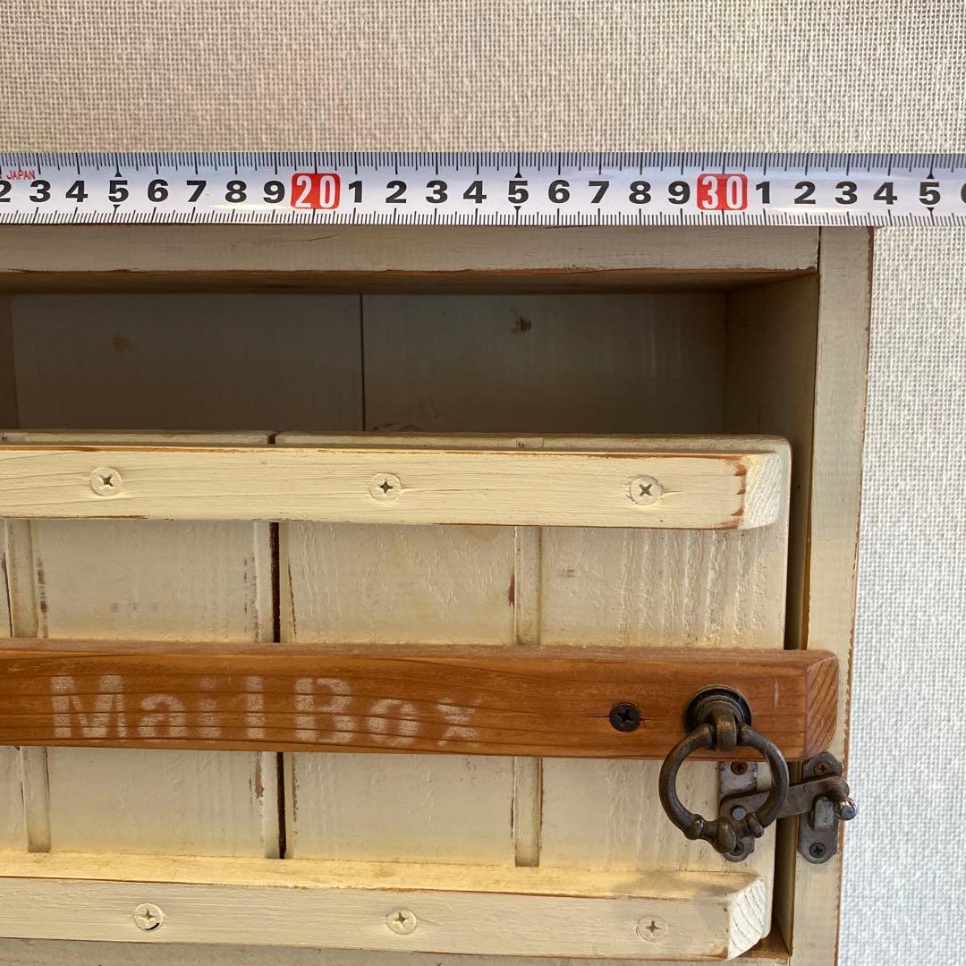 ②アンティーク棚　子供部屋