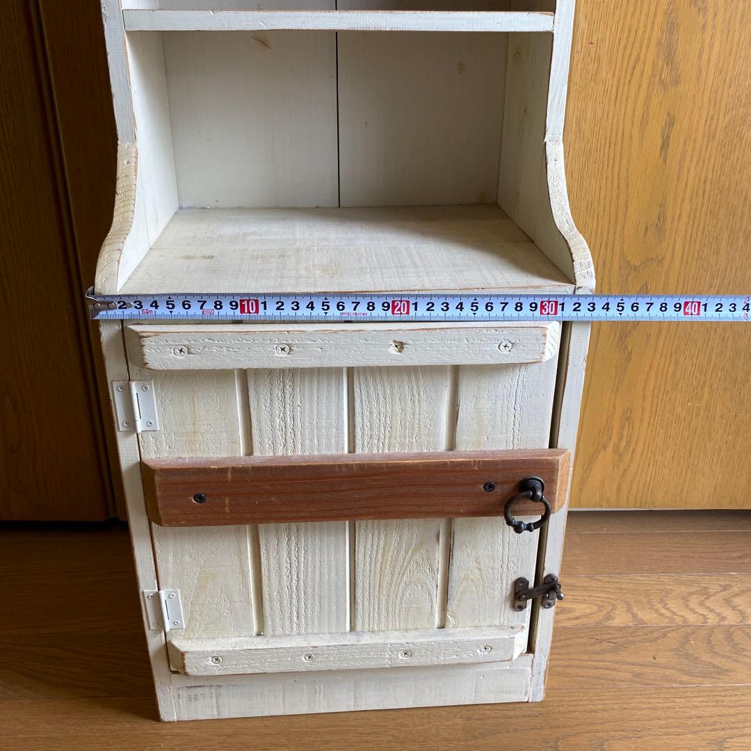 ②アンティーク棚　子供部屋