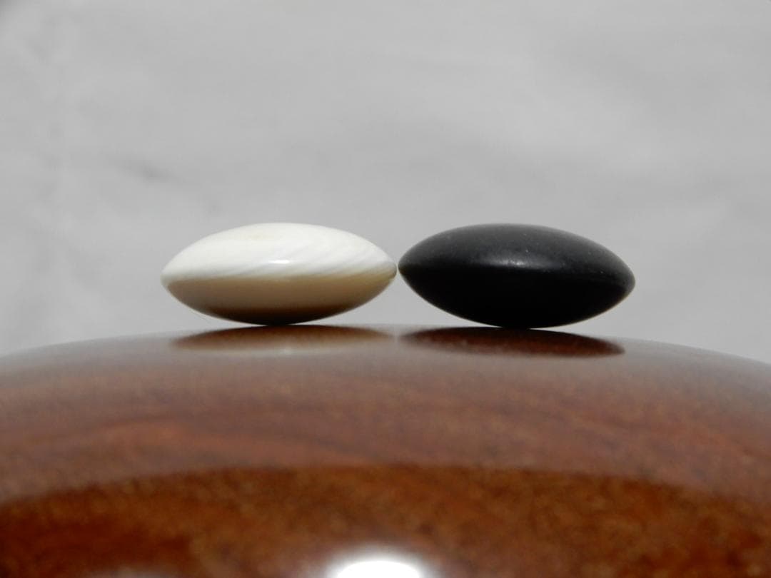 囲碁　本蛤 那智黒碁石　34号　+　特大木製碁笥　使用少美品