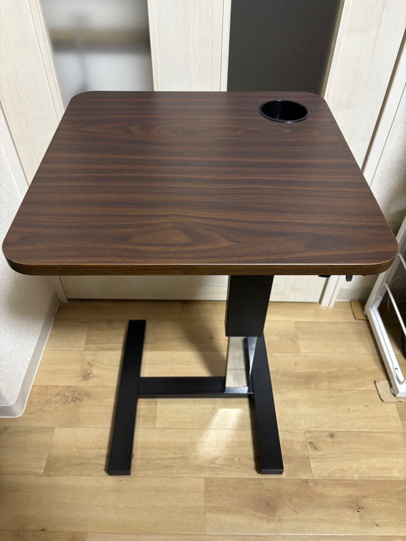 昇降式スタンディングデスク　サイドテーブル　カップホルダー コンセント付き