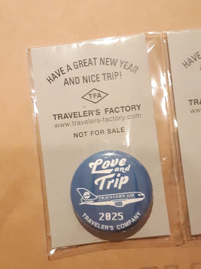トラベラーズファクトリー　2025年新春くじ 缶バッジ2個　入手困難 非売品