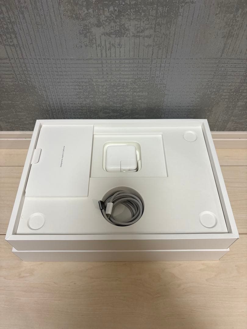 Apple MacBook AIR 13インチ　M2