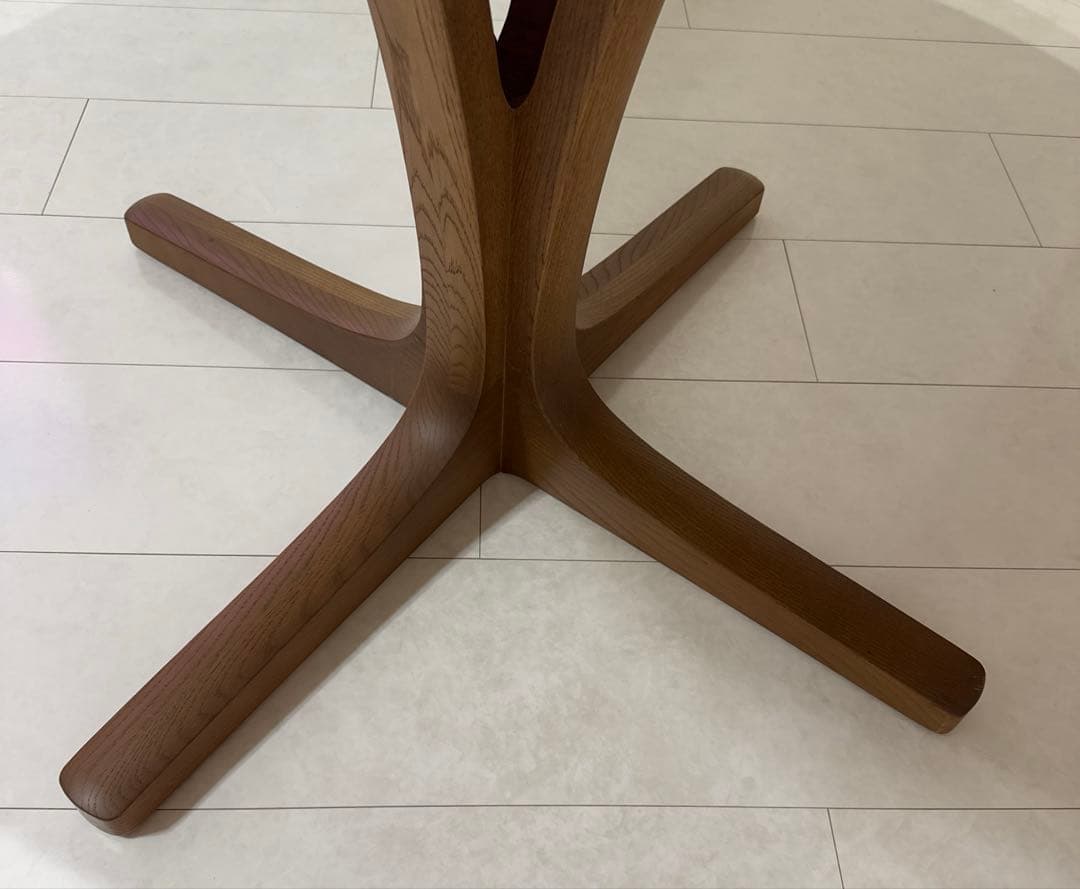 カリモク　円形ダイニングテーブル ウォールナット