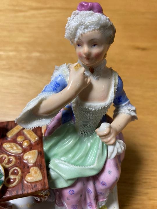 希少マイセン人形　五感の寓意 味覚 本物フィギュリン 細かなレース装飾が魅力的