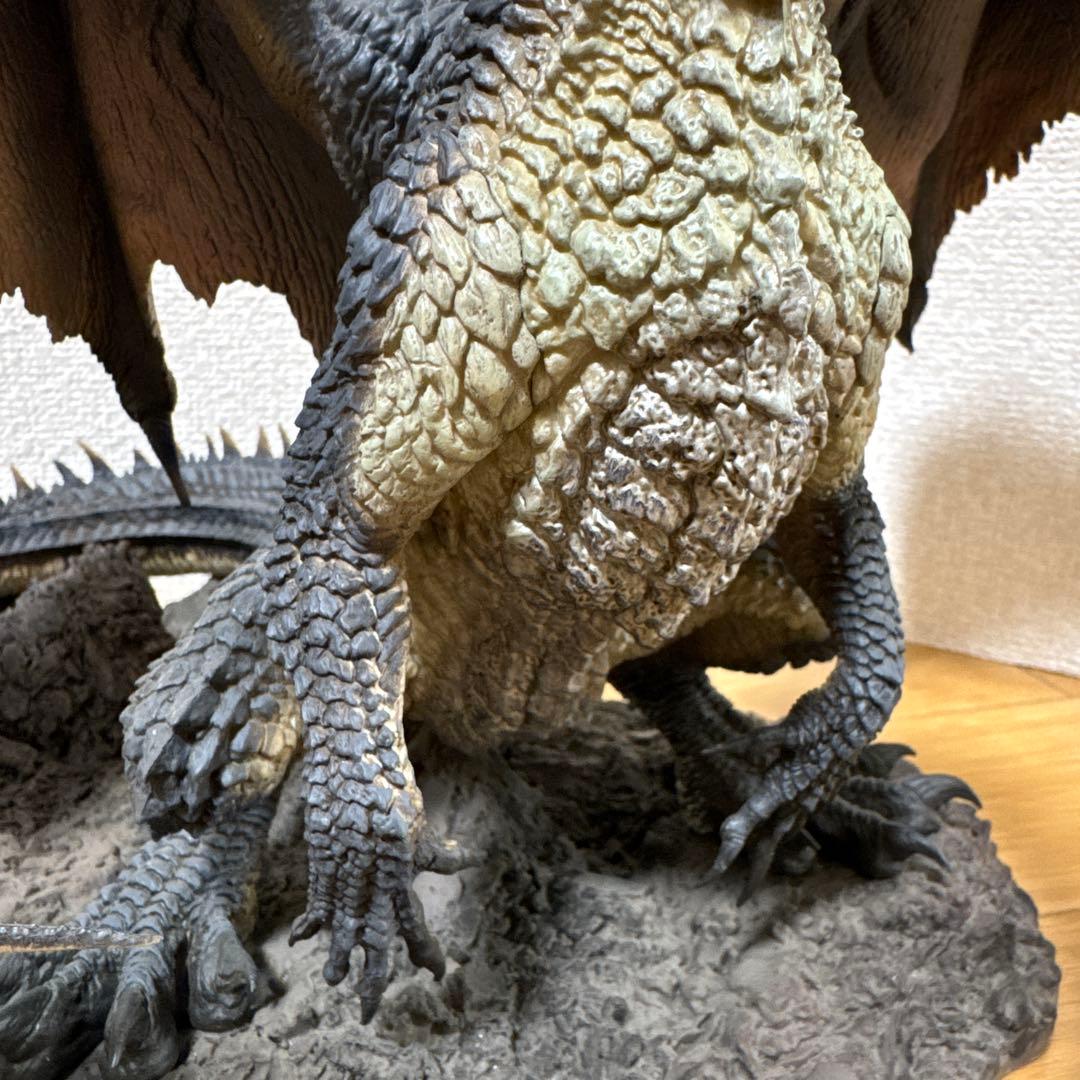 【黒龍　ミラボレアス】モンスターハンター フィギュア