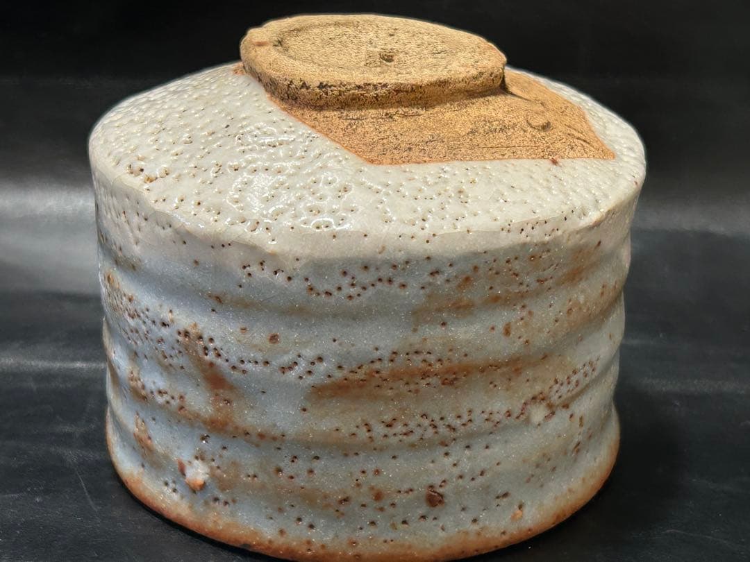 美しい古美術◾️蔵から美しい雪富士の見事な抹茶茶碗が出て来ました。