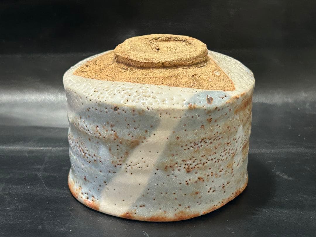 美しい古美術◾️蔵から美しい雪富士の見事な抹茶茶碗が出て来ました。