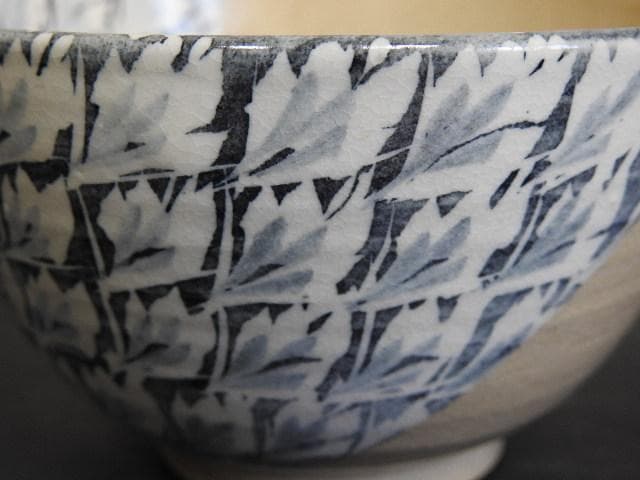 明日香窯　義博造　呉州草花紋茶碗　共箱　MA516