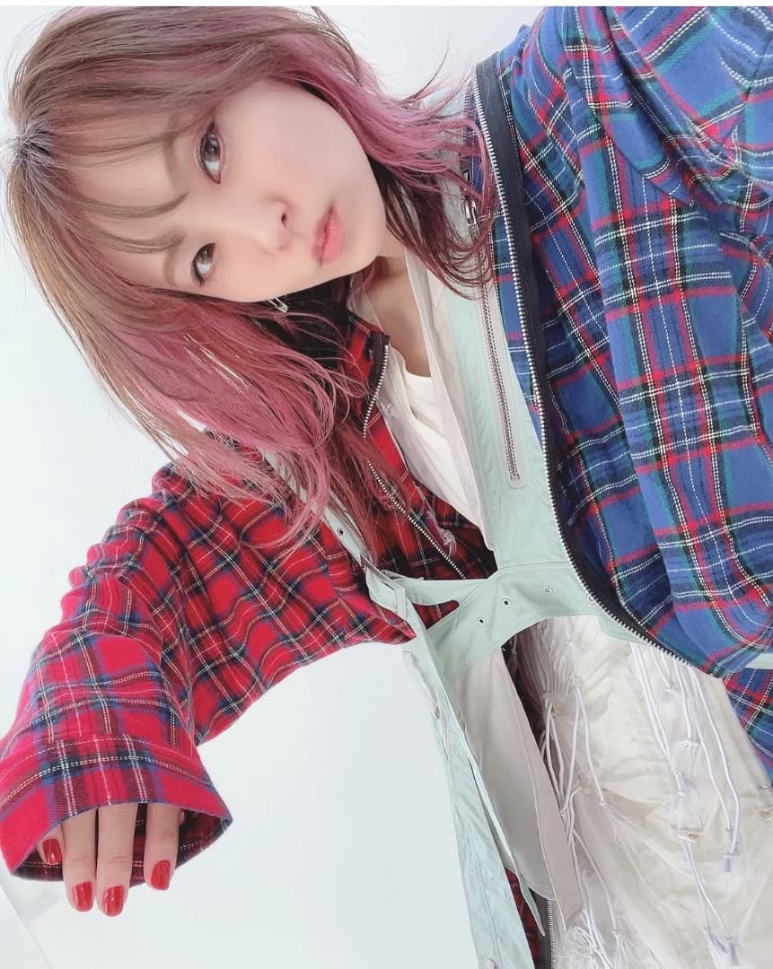 LiSA着用　ROY reflect overjoy 赤青バックジップシャツ