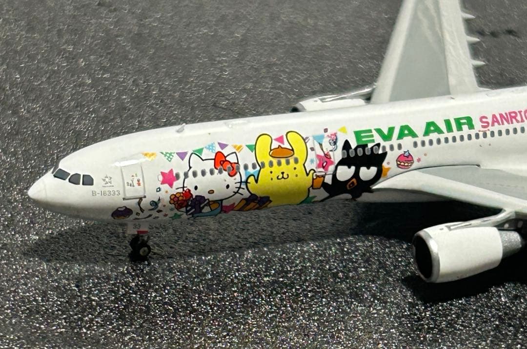 EVA AIR エバー航空 A330-300 ハローキティサンリオ