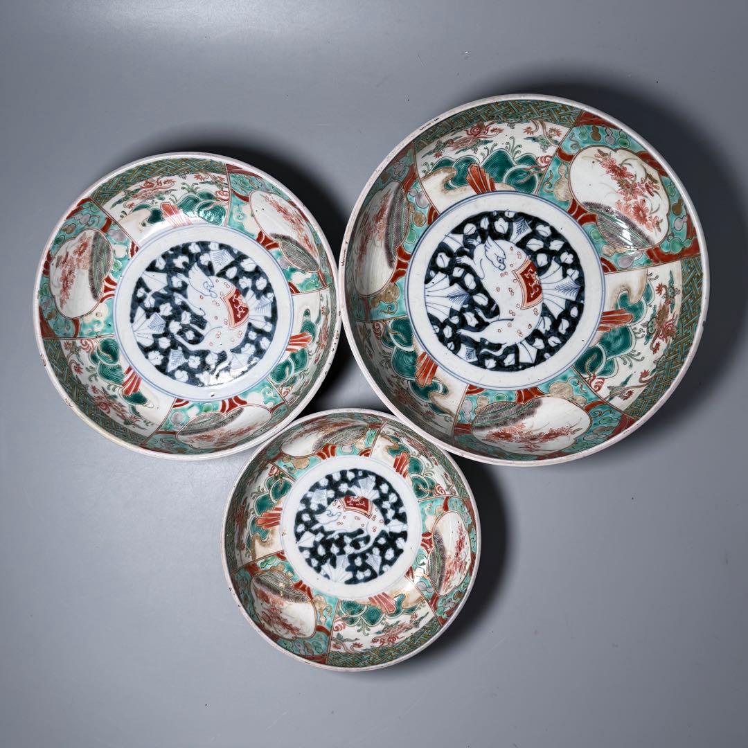 古伊万里　色絵唐獅子三ツ鉢　大中小　珍しい絵付　人物画　二重高台