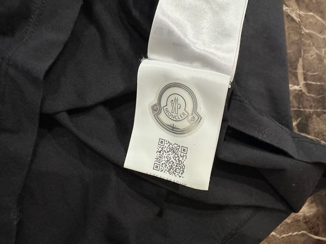 Moncler ブラック Tシャツ パッチ付き　S