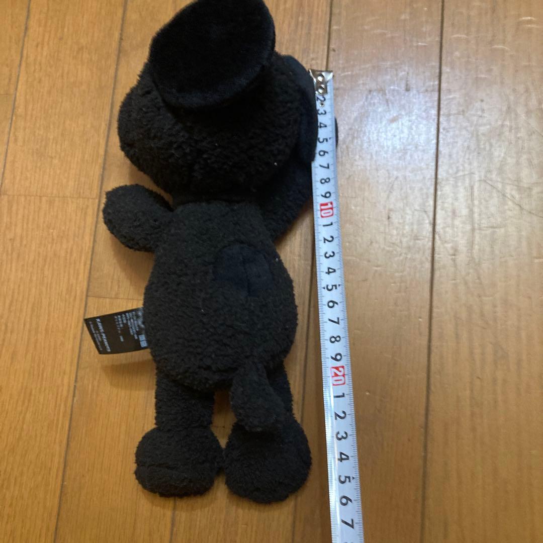 KAWS SNOOPYユニクロ　黒　ぬいぐるみ 約30cm